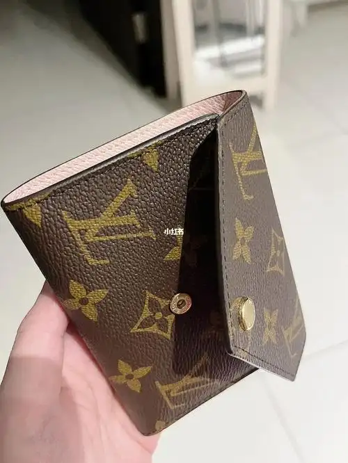 lv三折钱包