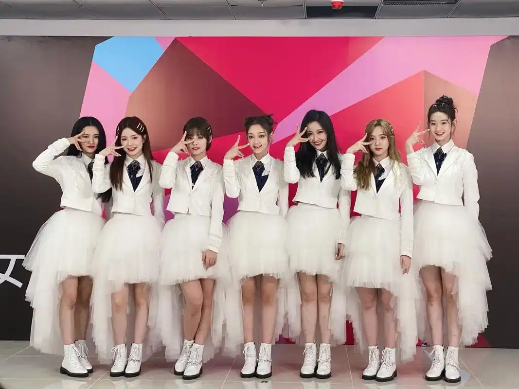 火箭少女101成立时间是2018年6月23日,第一张迷你专辑《撞》是在8月18