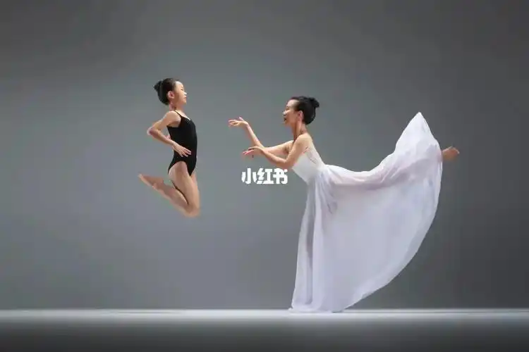舞蹈写真 亲子照 母女一起跳舞的时刻