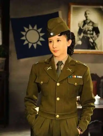 国军最美女特工,为了完成任务,嫁给农民30年生了八个孩子