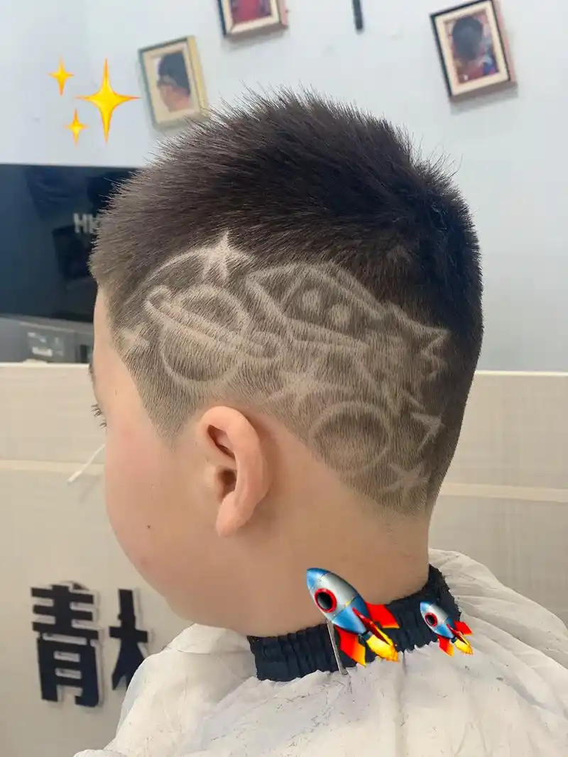 儿童理发造型雕刻.星球 火箭04流星点缀雕刻 很帅的哟05  - 抖音