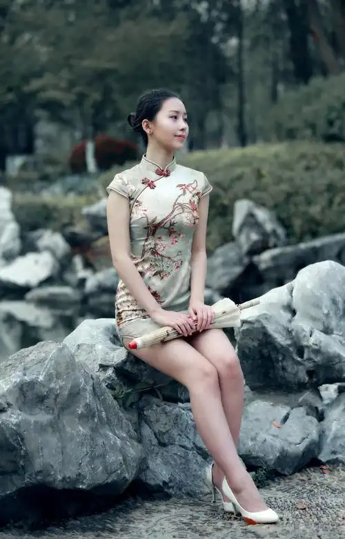 有着特色的旗袍美彰显东方韵味女人美