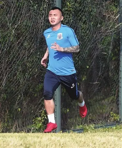 柏佳骏:不想成为申花降级罪人 我怎么就成了毒瘤?_比赛