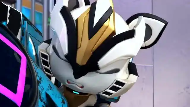 猪猪侠:钢齿虎看起来很悠闲,独自在马路上溜步