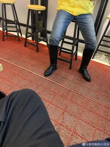 穿雨靴的小可乐            关注48            粉丝351 扣扣