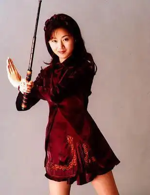 马小玲51岁也惊艳身穿红裙蕾丝高调亮相气质这块不服不行