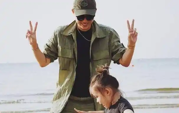 而叶海洋却还专注在个人事业上,好在2017年,他的公司初具规模,由一