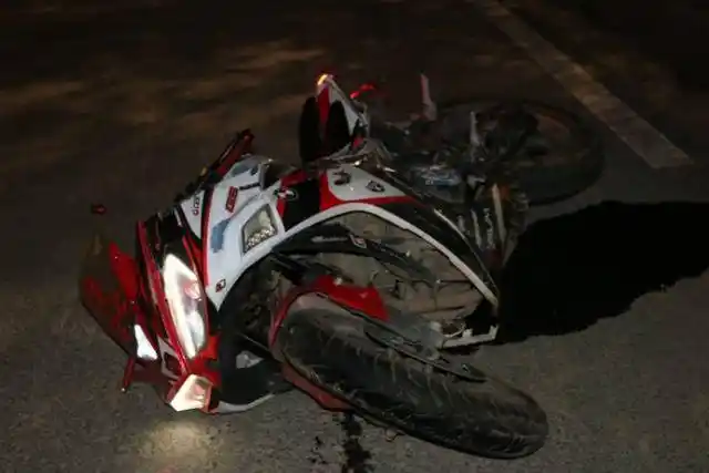 "鬼火少年"酒后深夜飙车,撞上花坛一死一伤,最小年仅16岁!_手机搜狐网