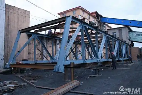 机电总厂安装702皮带走廊上跨钢架工作纪实