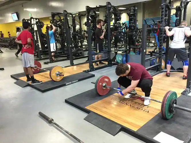 所以附上寒假期间,周六,室外温度零下20度时,学校健身房的照片,也算是