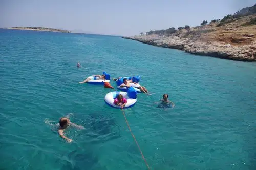 lessons for children from age 8 in the sea or in a swimming