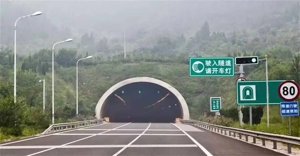 隧道安全行车小贴士