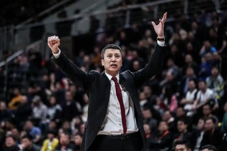 98年辽宁足球队主教练(辽宁男篮功勋主帅郭士强,十六年执教生涯,改变