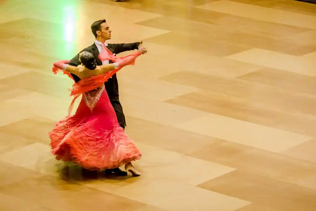 竞争对手慢华尔兹舞舞蹈征服