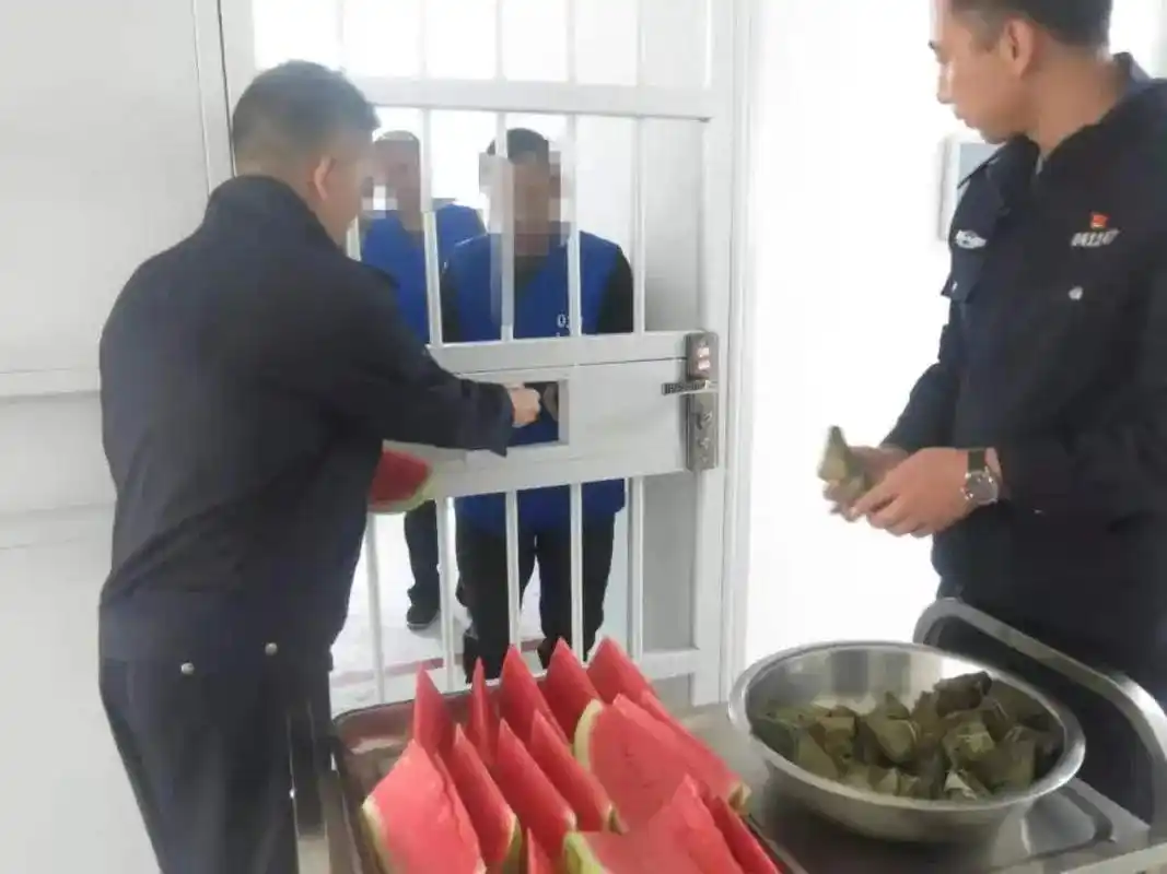 看守所的伙食,吃什么能,吃饱么?