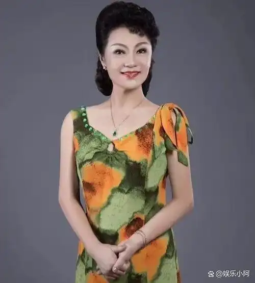 广东一枝花侯玉婷曾与霍震霆传绯闻如今成了模范婆婆