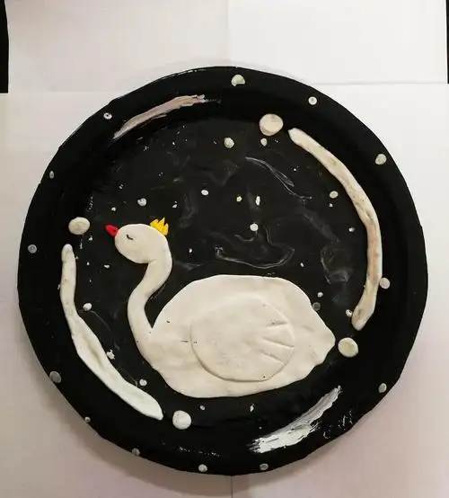 丰富活动,凝聚班心(2)——武汉市德才中学七1班"粘土纸盘画"活动