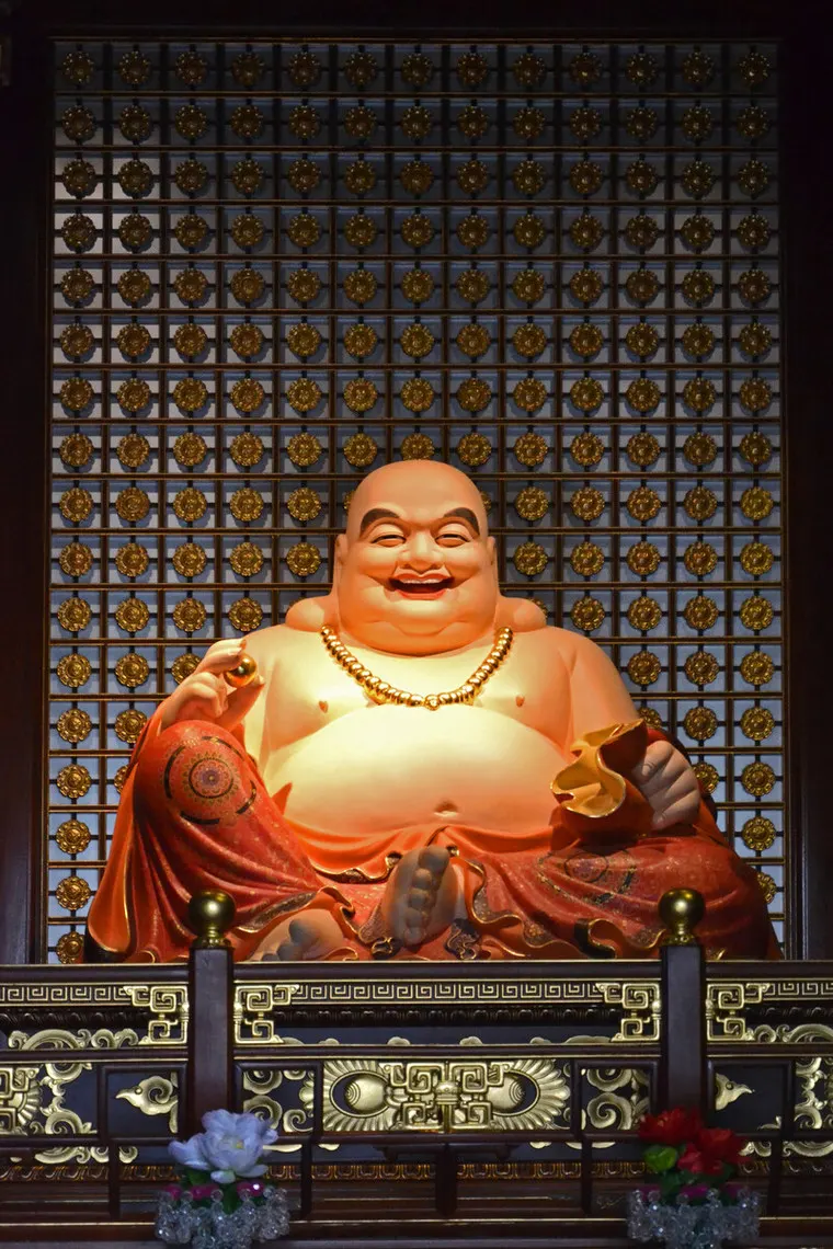 弥勒佛大肚能容天下事慈言善笑笑世上可笑之人