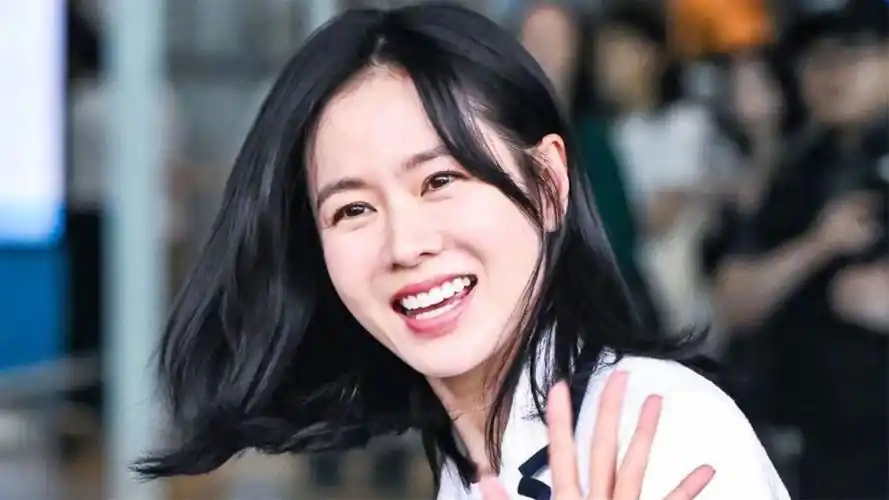 孙艺珍产后首次公开亮相!身材恢复如初大秀美腿,笑容明媚状态佳