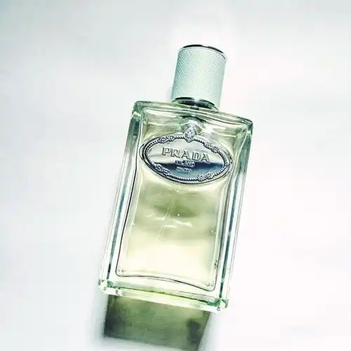 普拉达鸢尾花香水