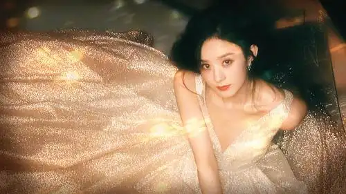 星光大赏:赵丽颖深v造型美艳动人,农村土妞到时尚女王完美蜕变