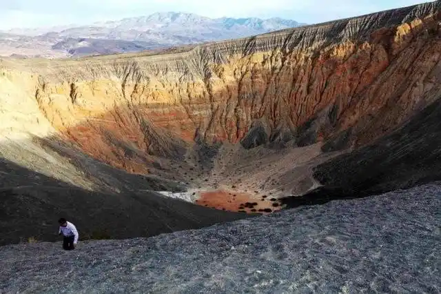 死亡谷也称动物的墓场,无论是天上飞还是地上走只要经过都会死亡