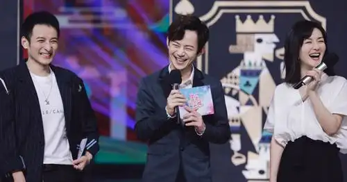 何炅成第二个粉丝过亿的明星继谢娜之后快乐大本营再出一人