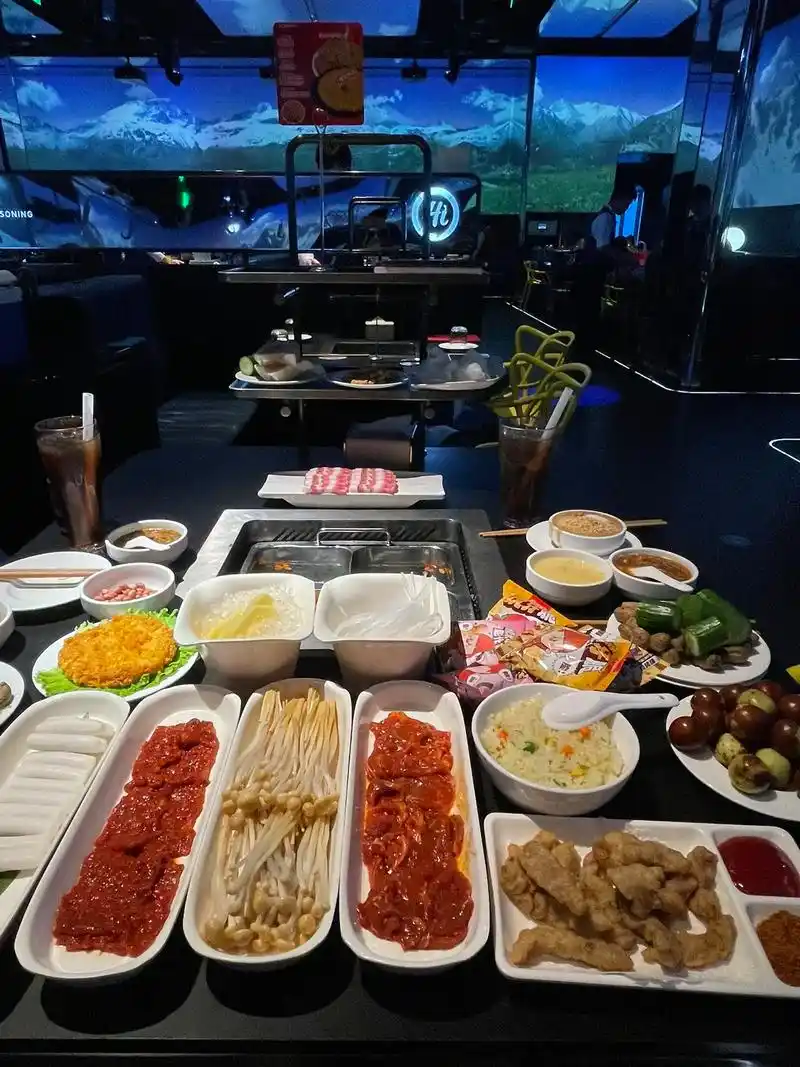 来北京吃海底捞智慧餐厅了 很高级餐厅 享受的价格和服务是一样 - 抖