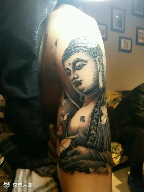 大日如来加莲花坐台接花臂_纹身图案手稿图片_圆周率的纹身作品集