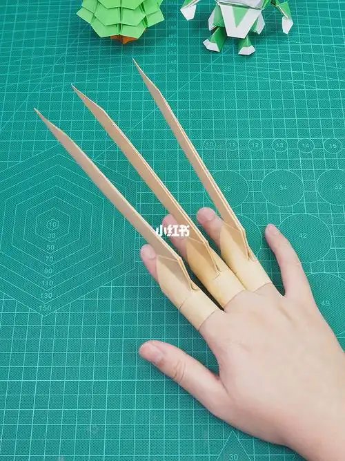 帅气的金刚狼爪折纸好玩不伤人