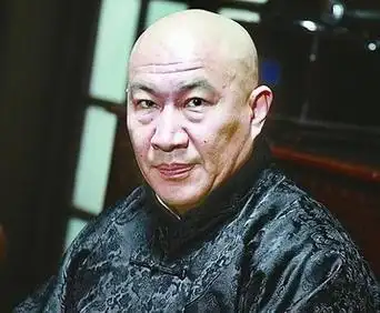 荧屏硬汉海军出身,首部戏拿视帝,为病母隐退四年,因战狼2成名