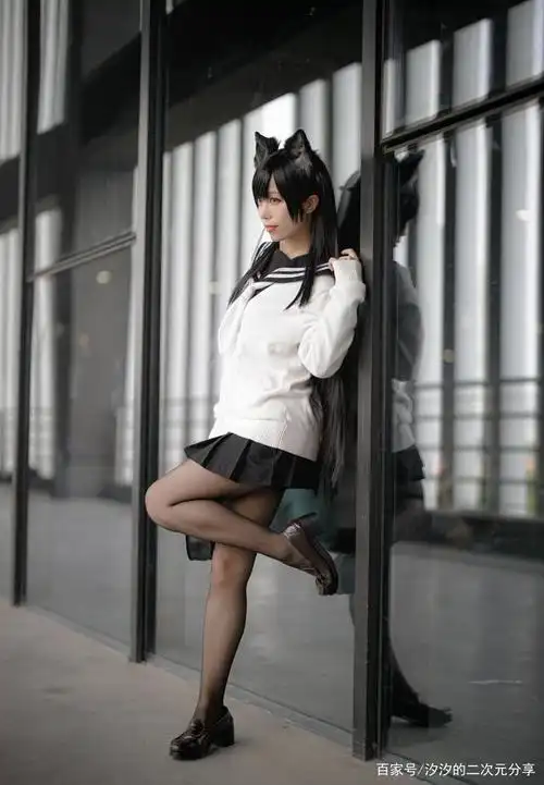 碧蓝航线爱宕犬cos图集,来看小姐姐的黑丝美腿