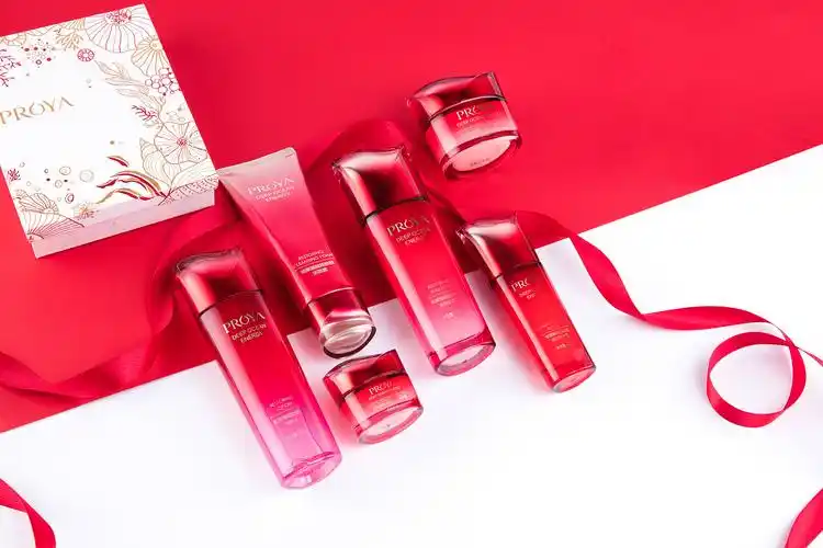 珀莱雅上市礼盒赋能鲜颜套装场景图