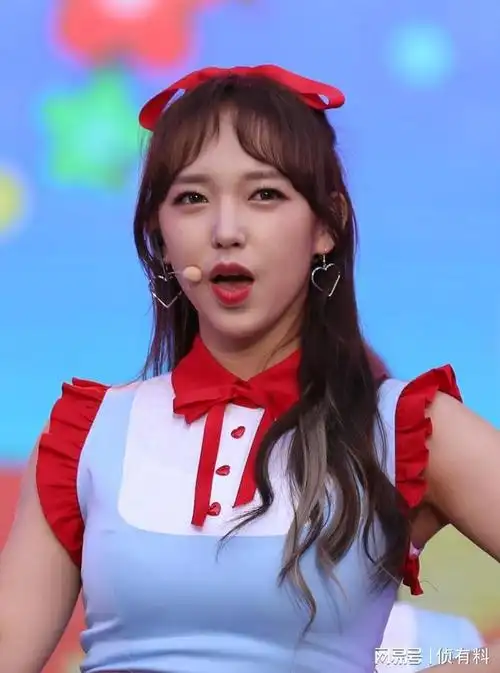 奶潇程潇表演现场近距离抓拍原生态无修复超清原图什么水平