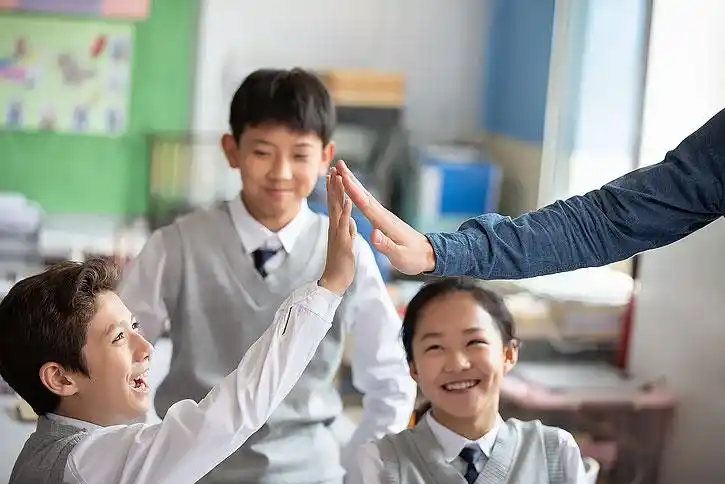 中学学生_中学学生图片