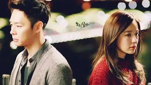 韩剧《想你》尹恩惠以为朴有天睡着了偷吻他,有天傻傻的样子好笑