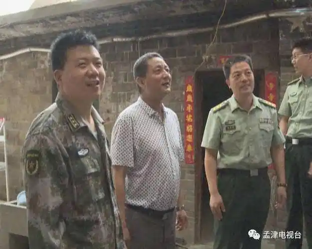 "八一"建军节当天,县人武部部长张明富,副县长李松奇走访慰问了复原