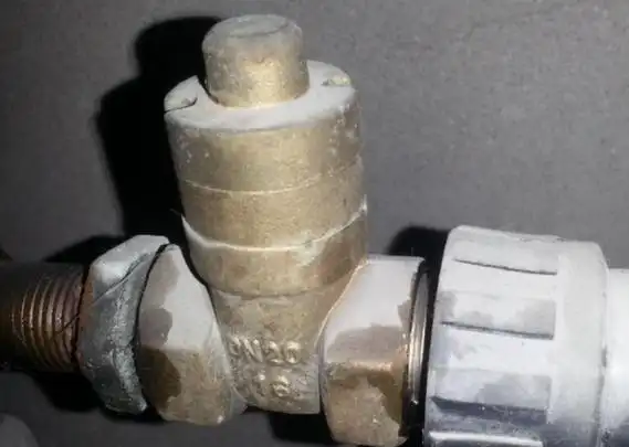 关闭水表总阀再打开水表自转_水表自转关闭总阀门就不转_水表阀关闭