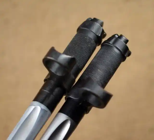 56式军用刺刀,刀身呈棱型,三面血槽.