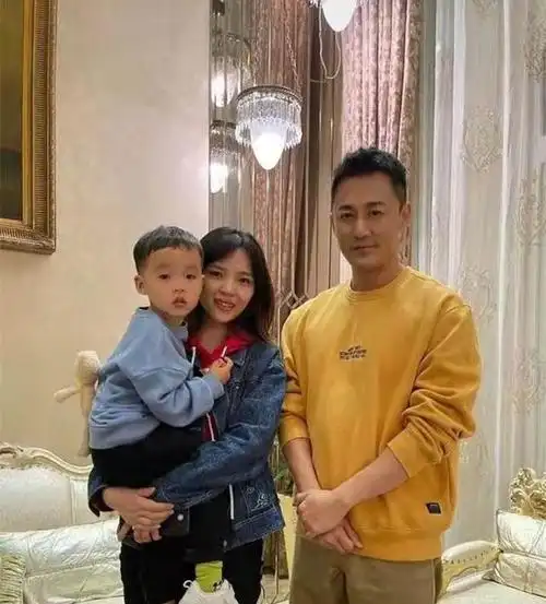 林峯豪宅内景被邻居曝光,装修奢华似宫殿,整个小区都是他家产业|林峰