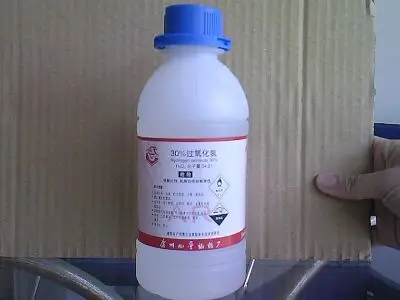 症出现,要是这个时候牙龈还有长脓的情况,建议要用过氧化钠溶液来漱口