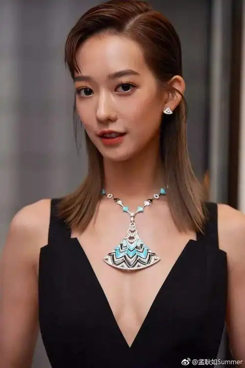 演员孟耿如跳芭蕾开画展玩设计她可不只是黄子佼的小娇妻