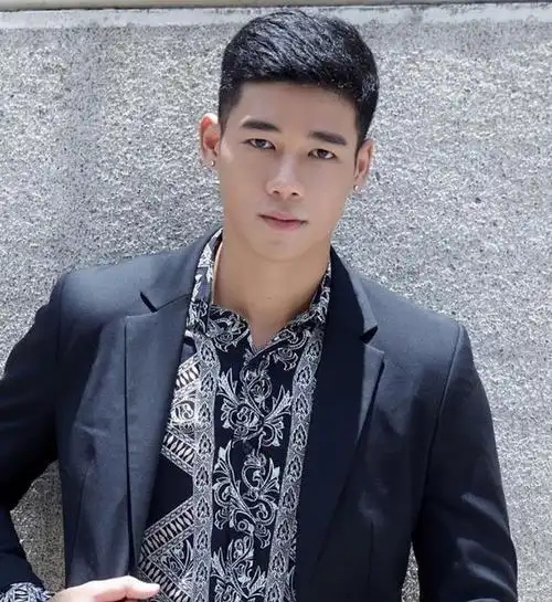 10款鹅蛋脸适合发型男看这里!