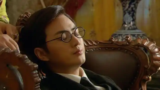 末代皇帝传奇:溥仪每天操心复位之事,婉容则每日独守空房