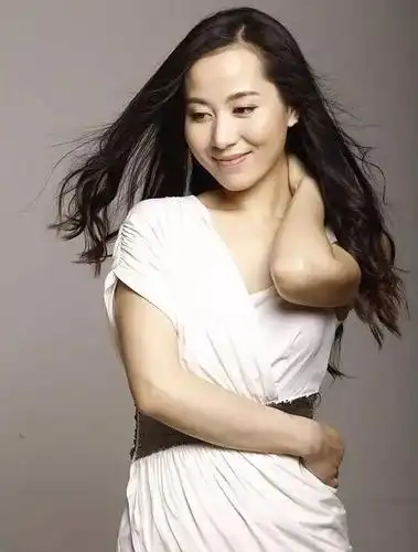 全总文工团歌唱演员张可深情歌颂家乡《美丽巢湖》!