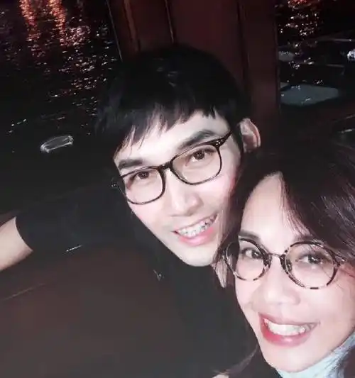 他们同名同姓,长相也相似,一个娶了大8岁的妻子,一个演技炸裂_张铎