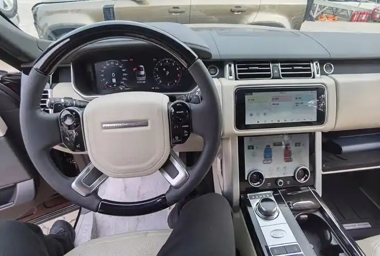 21款路虎揽胜行政整体向奢华的方向靠拢
