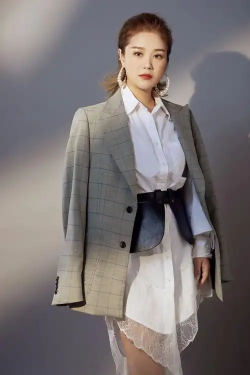 缤颜朱艳艳美妆艺术学院