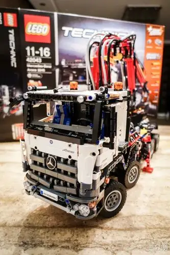 被遗忘的经典:乐高42043【奔驰卡车】百图评测