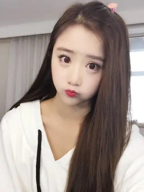 你们更喜欢锥子脸(瓜子脸尖脸一类的)还是包子脸(圆脸一类的)?